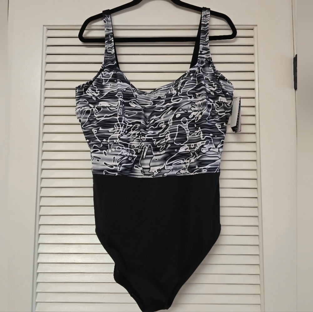 TYR - (NWT) (Plus-Size) Durafast Elite UPF 50+  Controlfit One-Piece Swimsuit